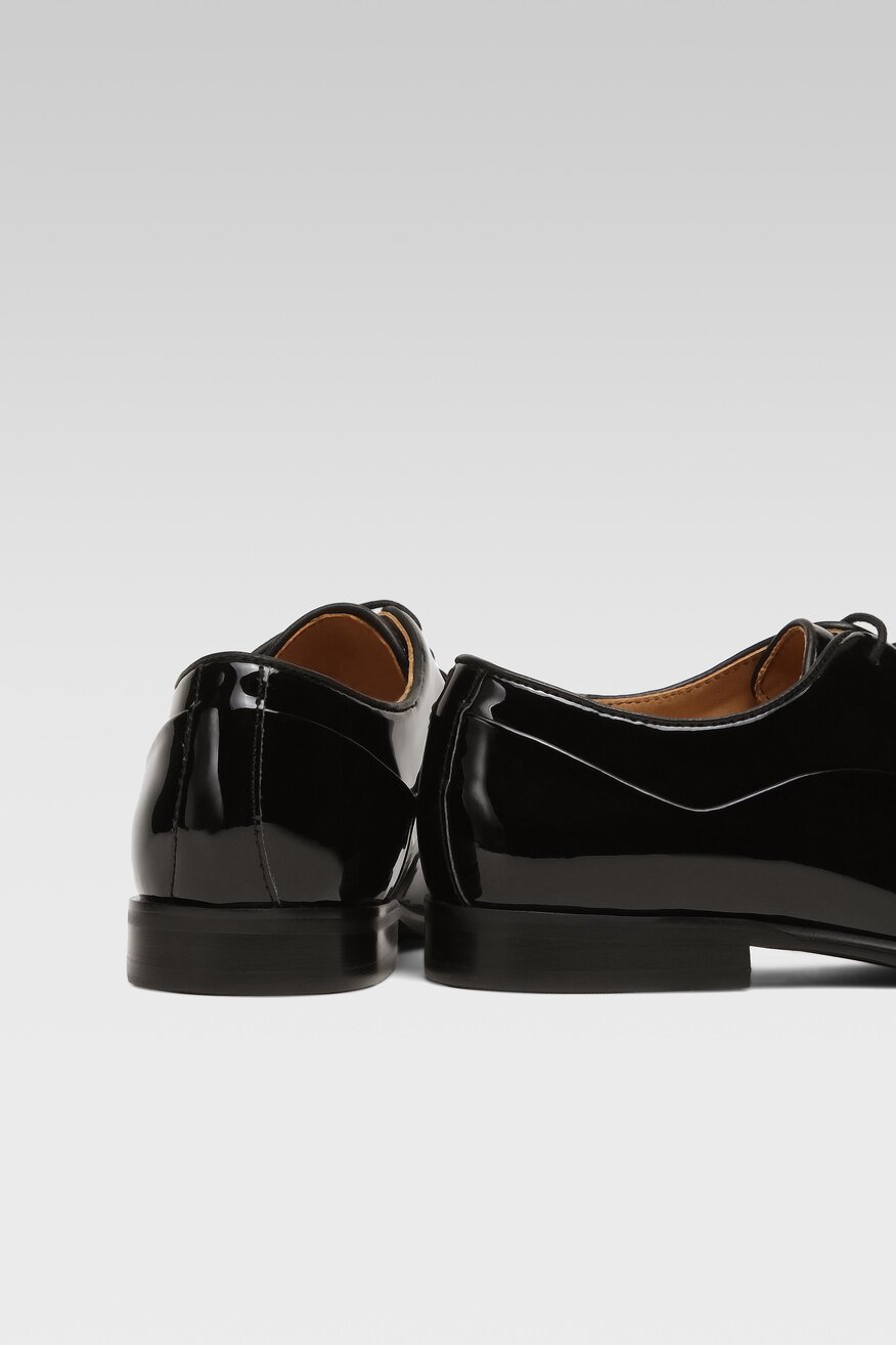 Półbuty skórzane lakierowane