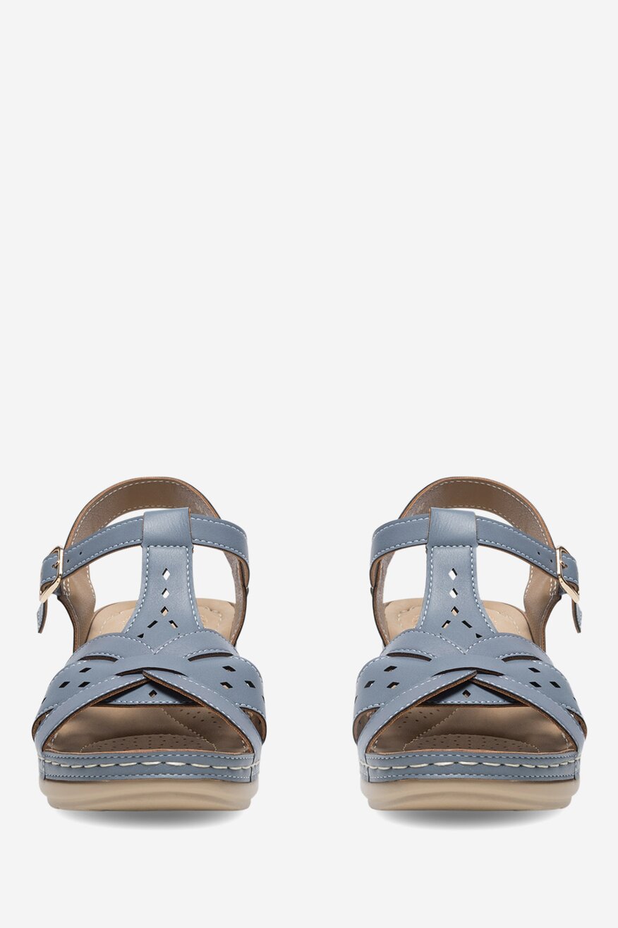 Sandały na koturnie