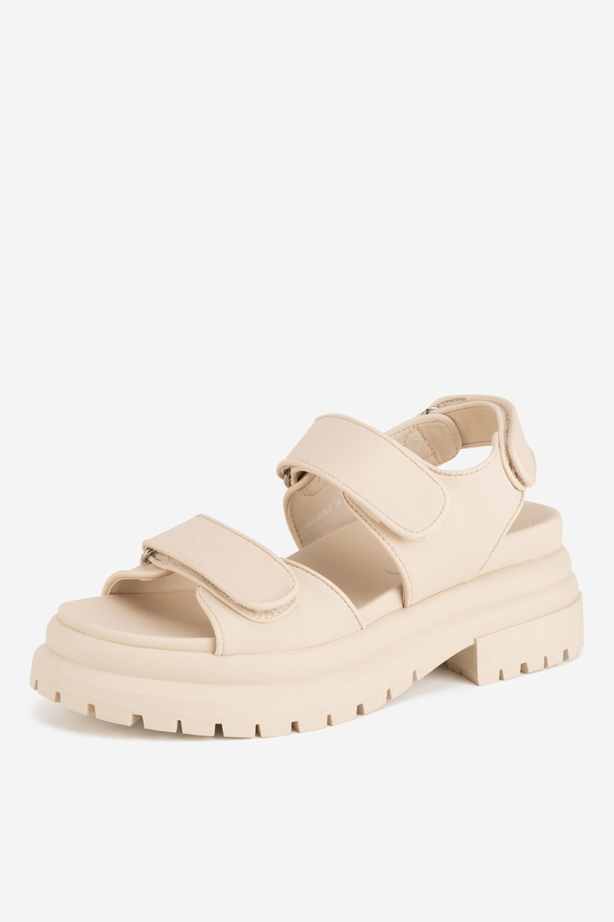 Sandały na grubej podeszwie