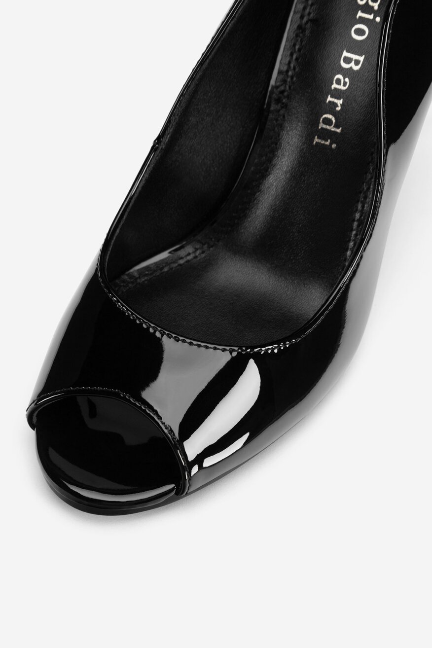 Czółenka skórzane