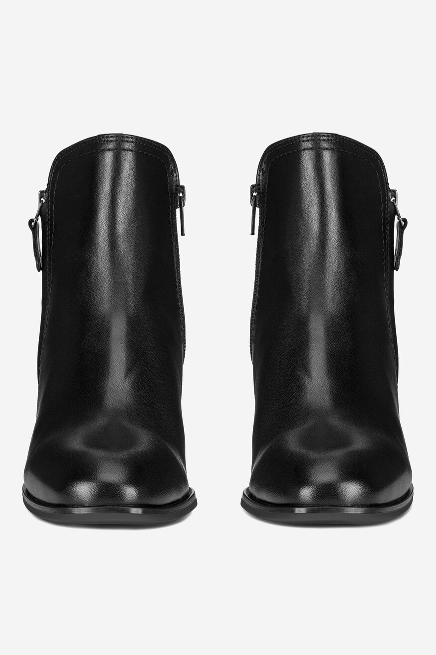 Botki skórzane na słupku