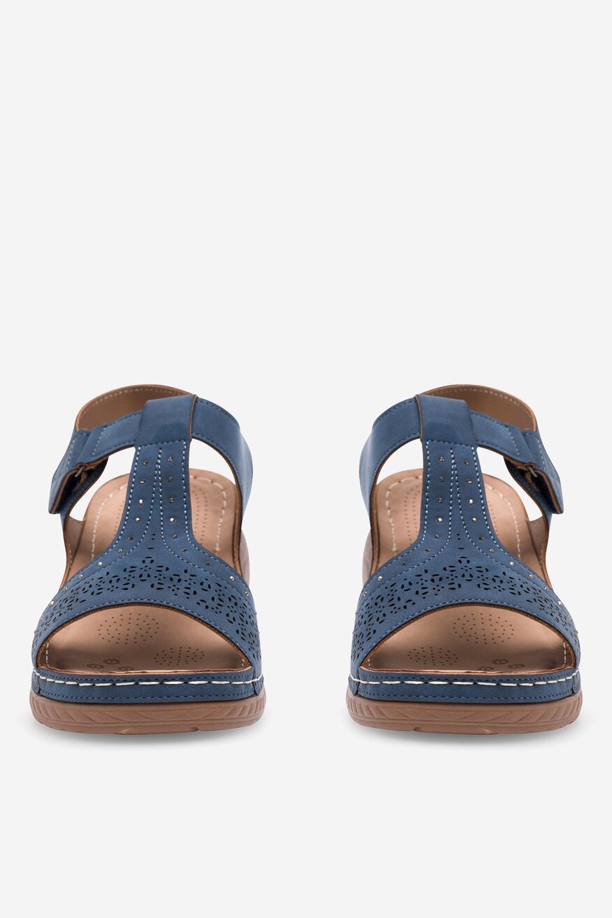 Sandały na koturnie