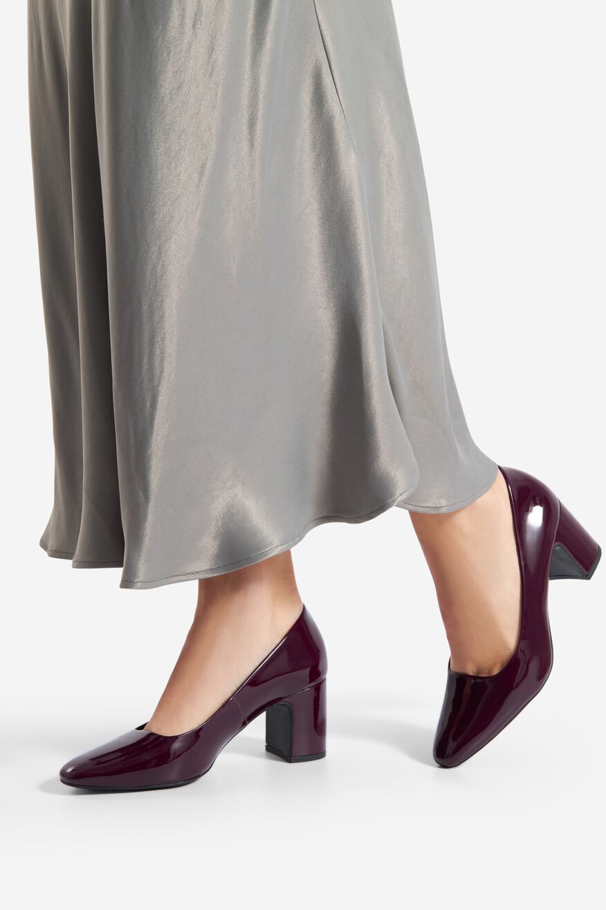 Czółenka skórzane na słupku