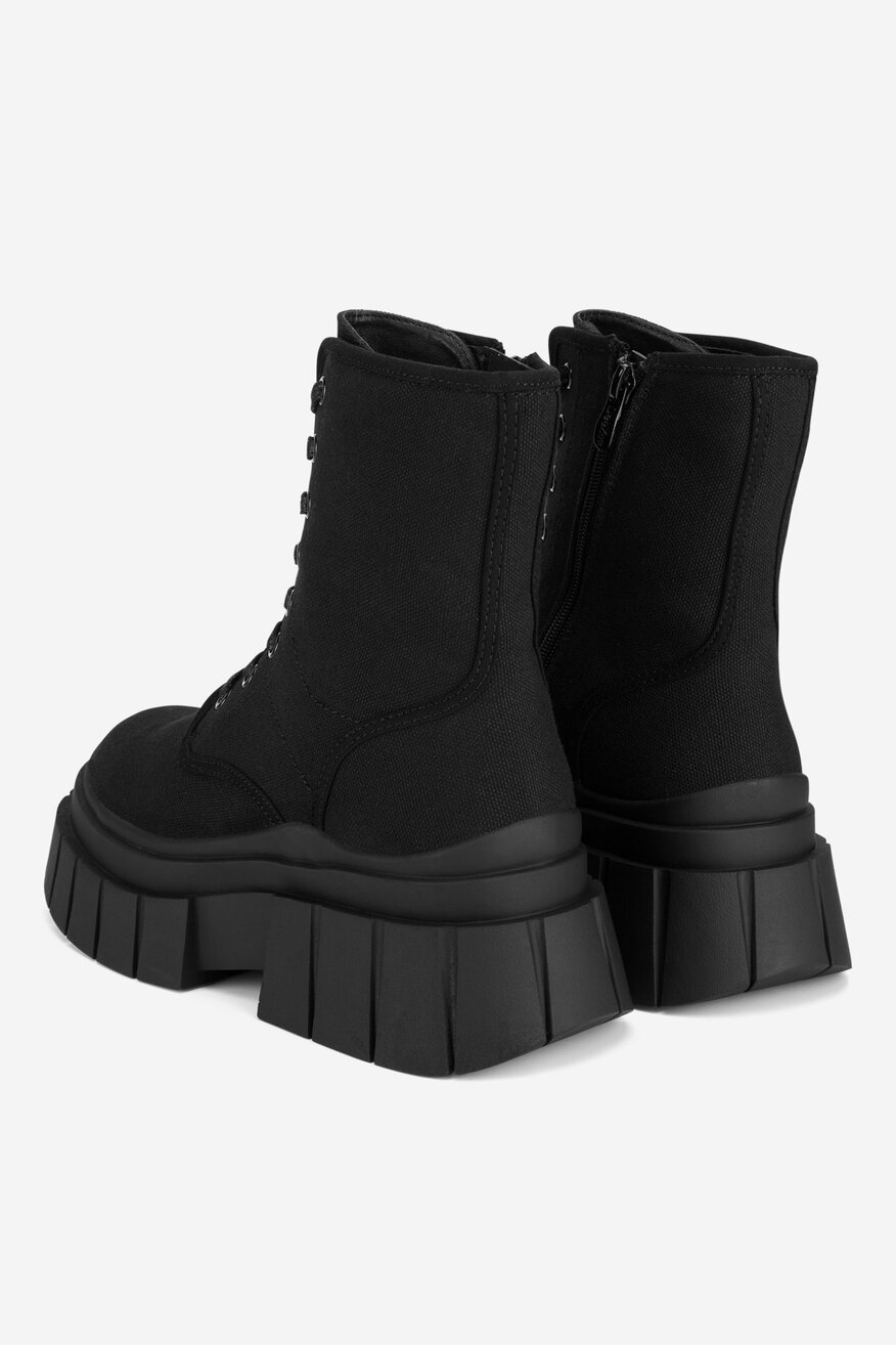 Trzewiki na platformie