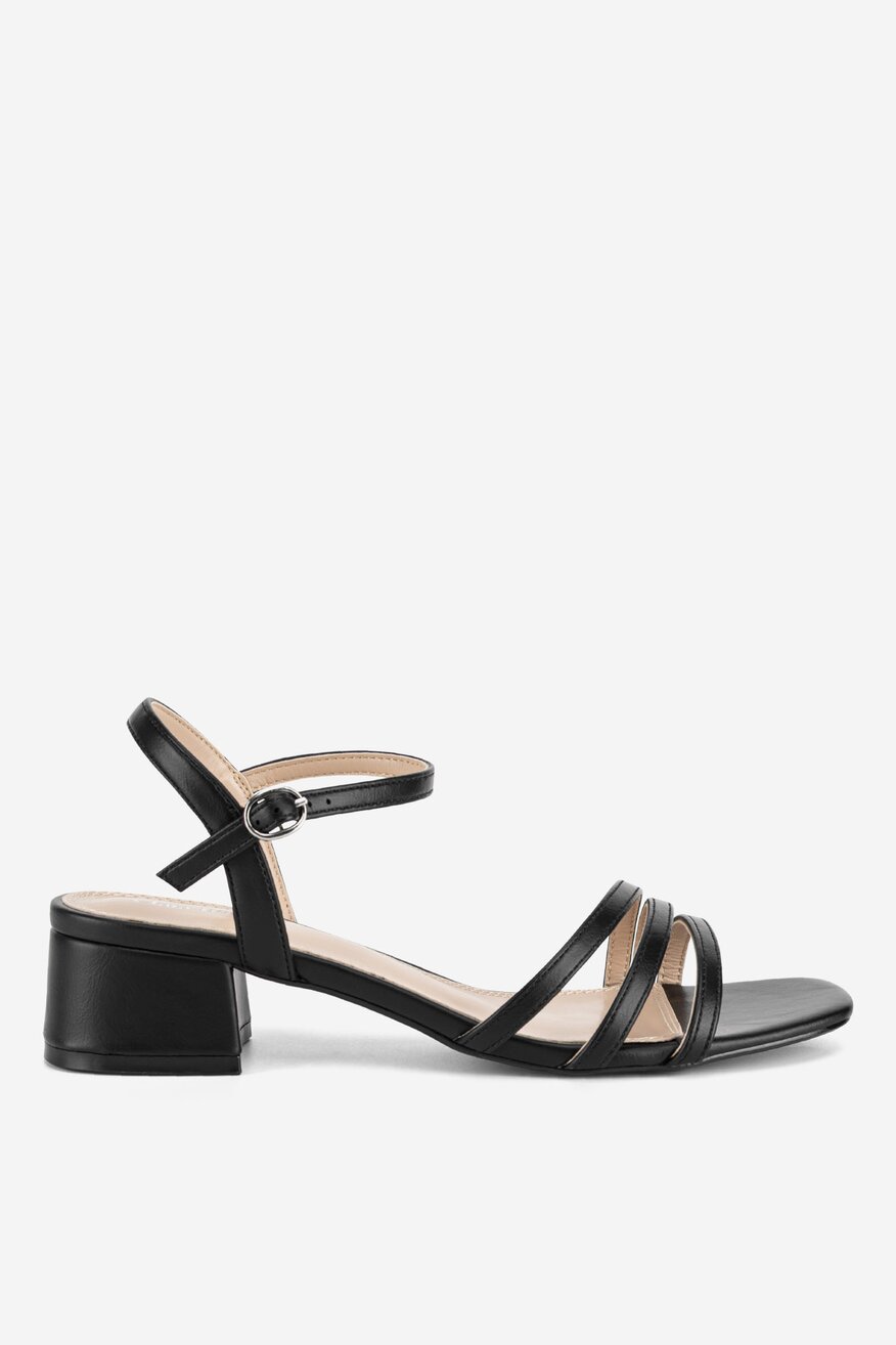 Sandały na obcasie
