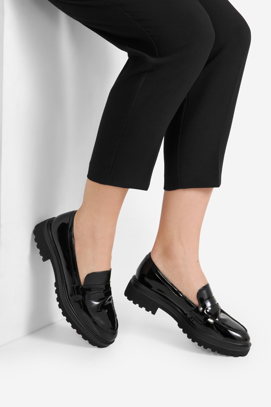 Loafersy lakierowane