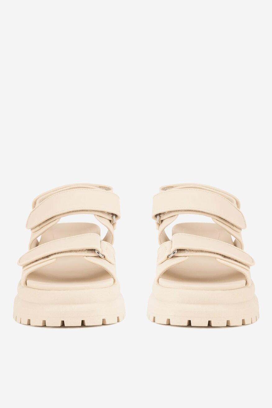 Sandały na grubej podeszwie