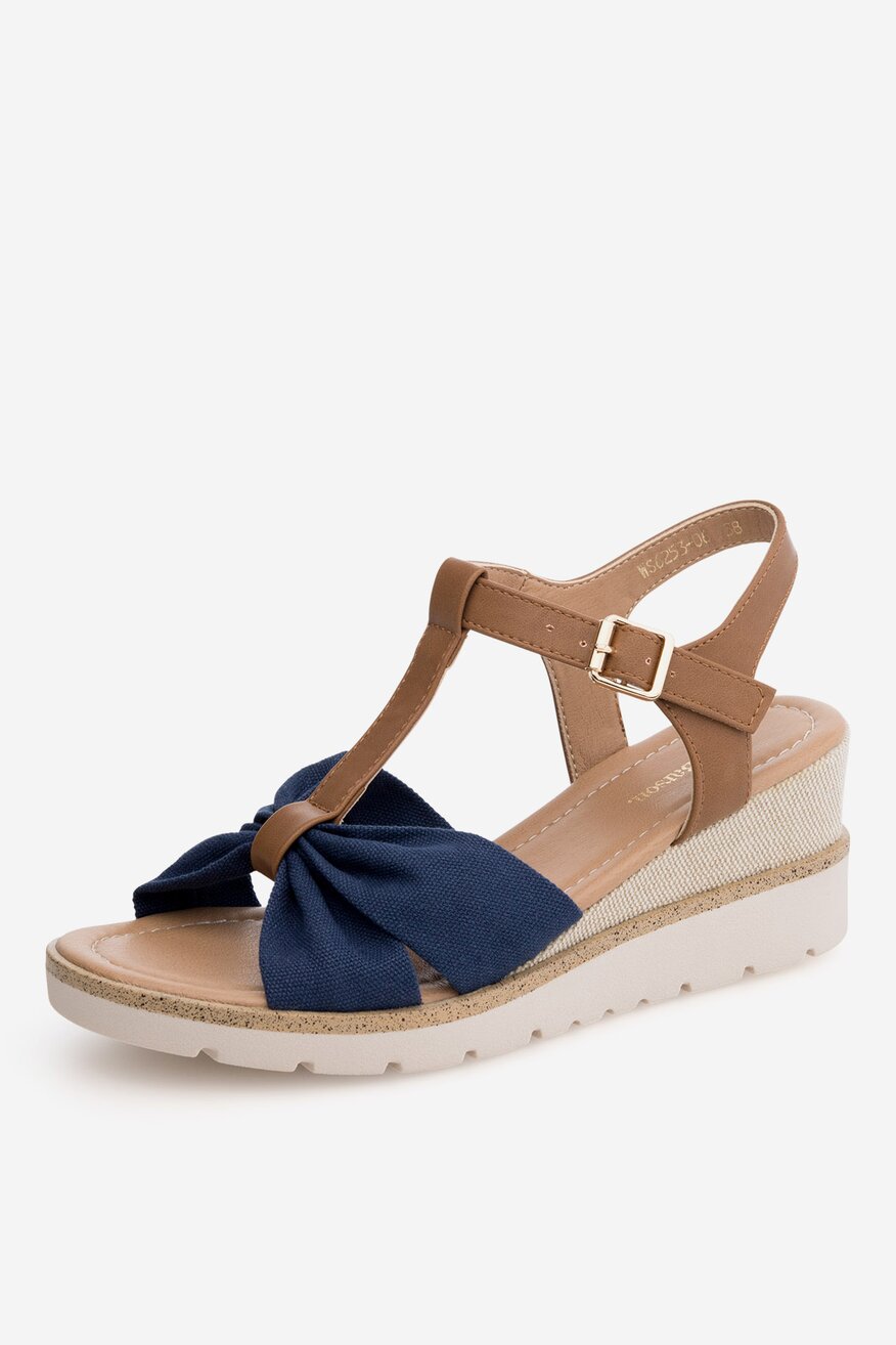 Sandały na koturnie