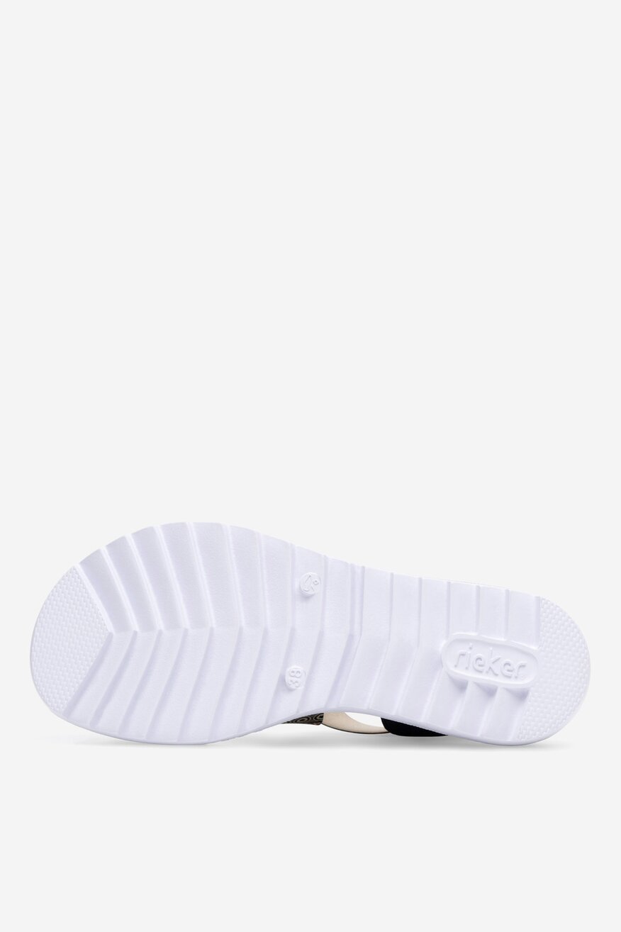 Sandały na koturnie