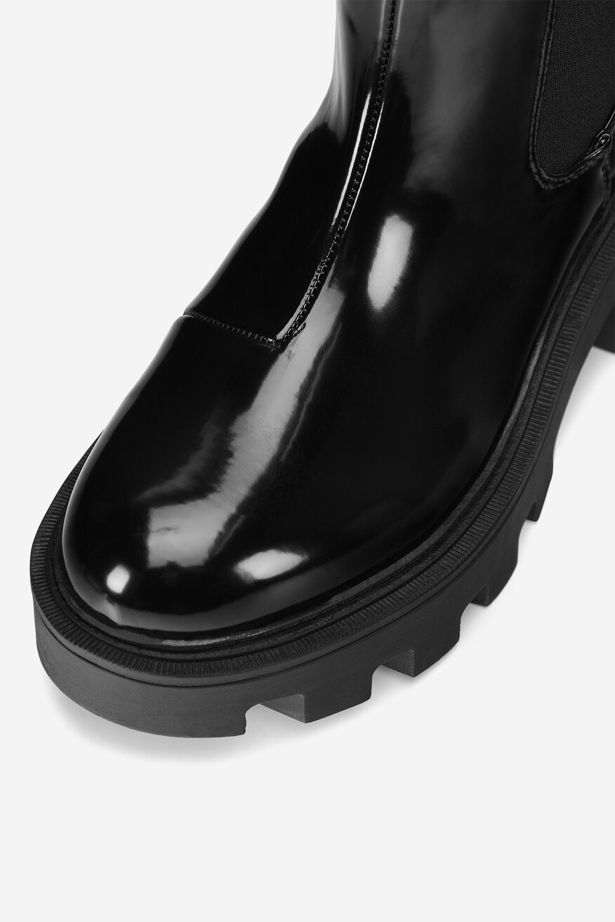 Botki na grubej podeszwie