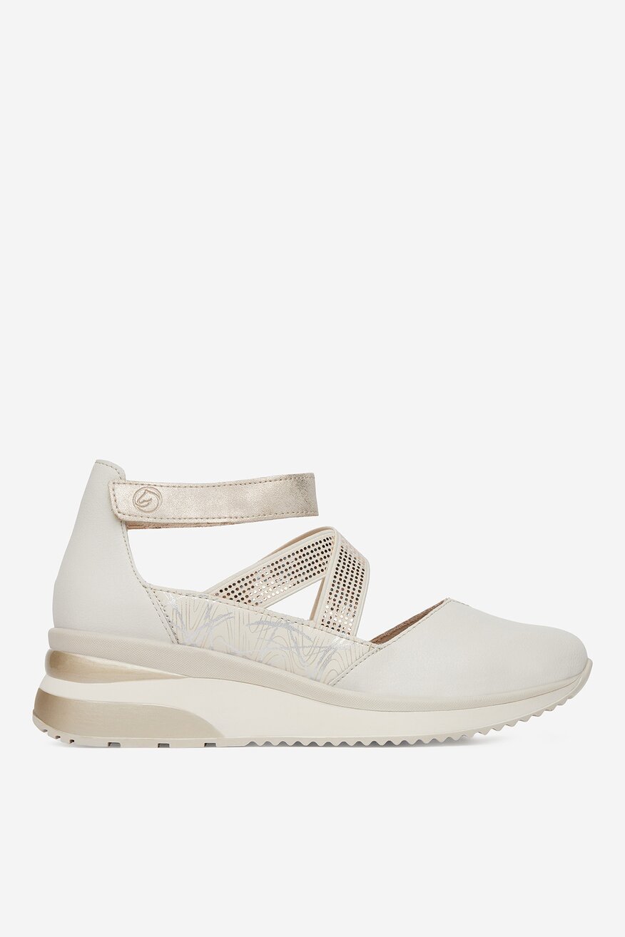 Sandały na koturnie