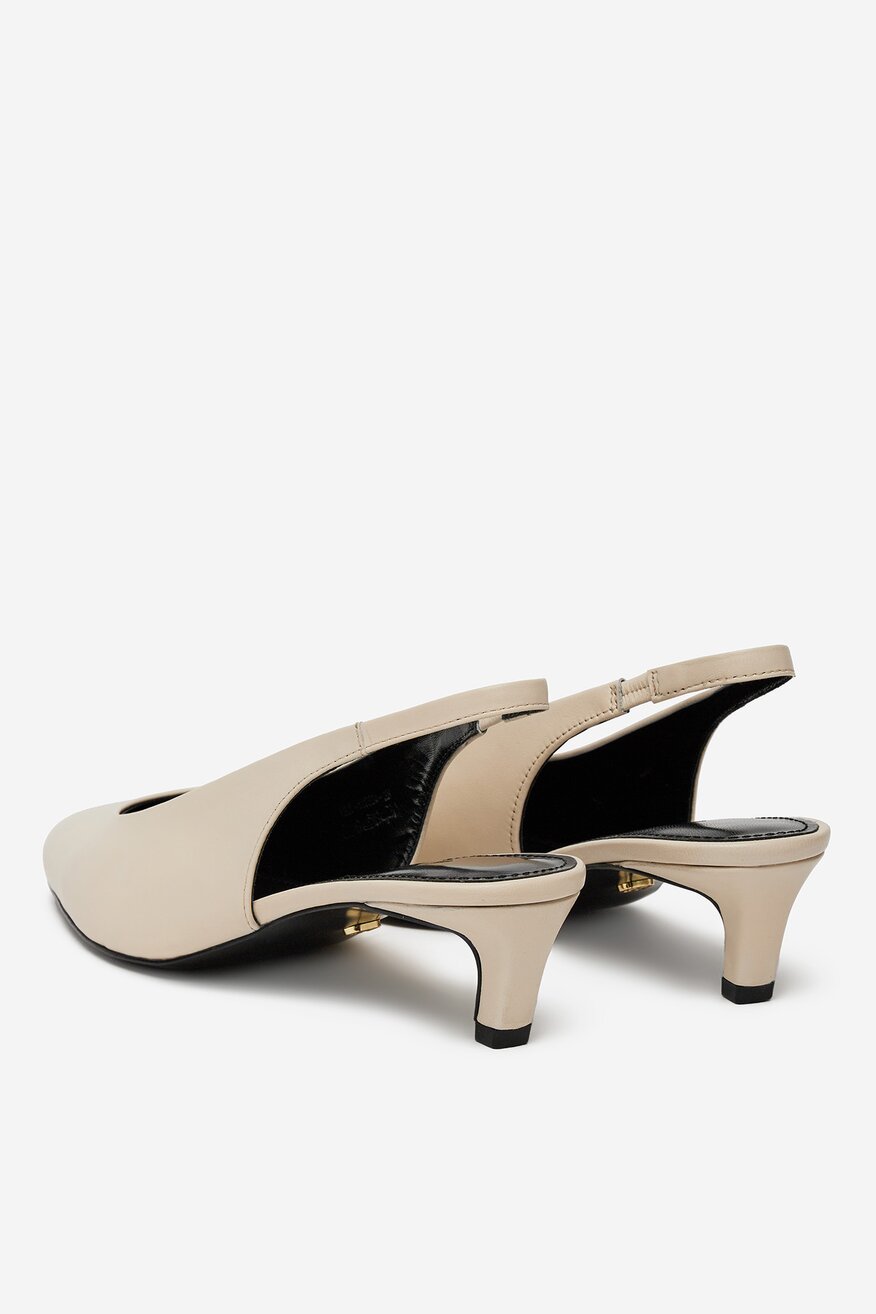 Czółenka skórzane