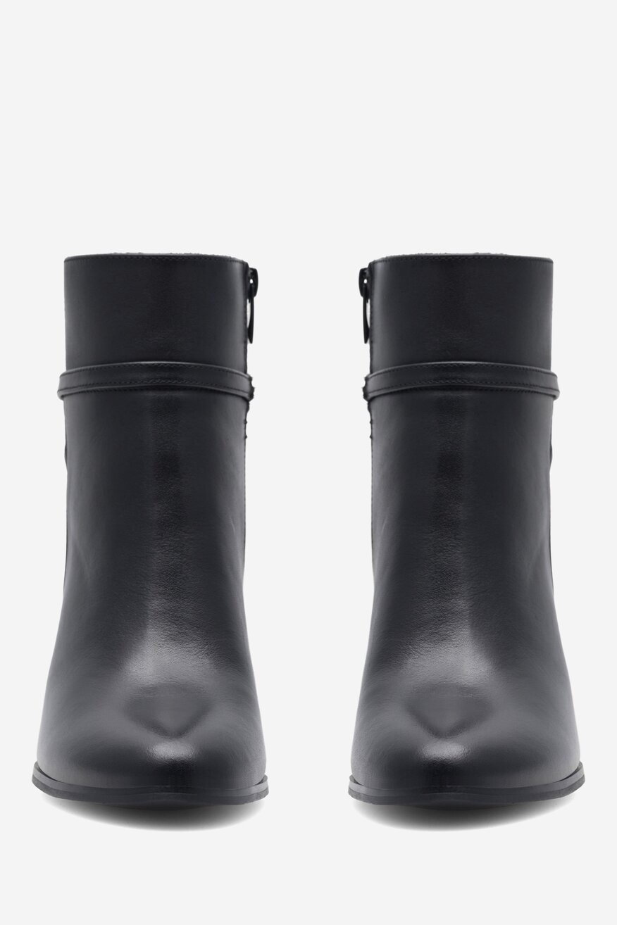 Botki skórzane na słupku