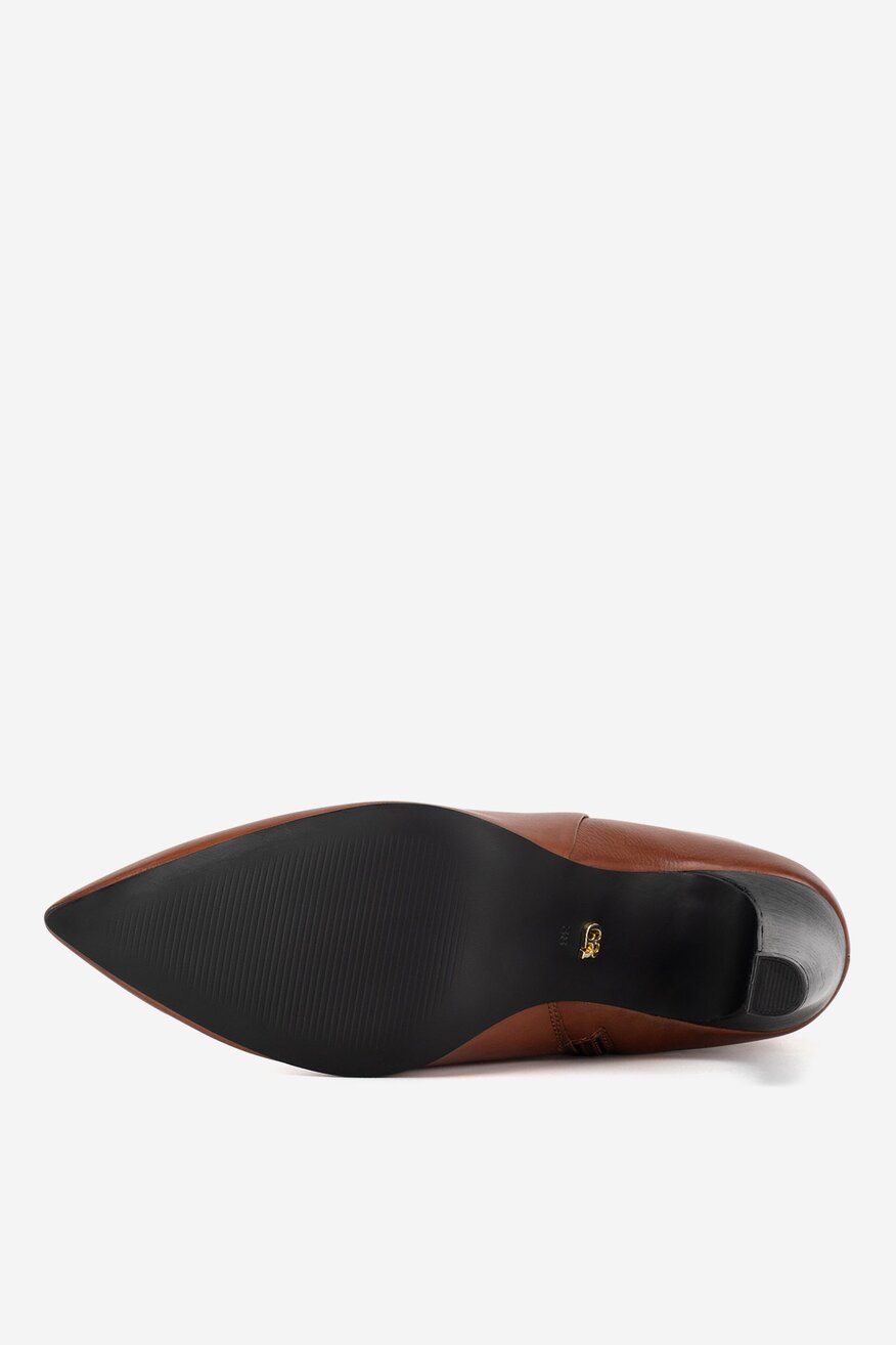 Botki skórzane na słupku