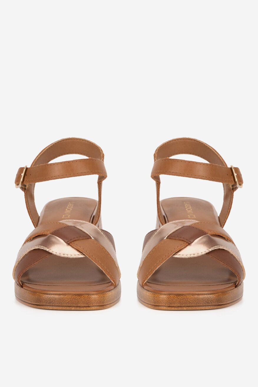 Sandały skórzane na obcasie