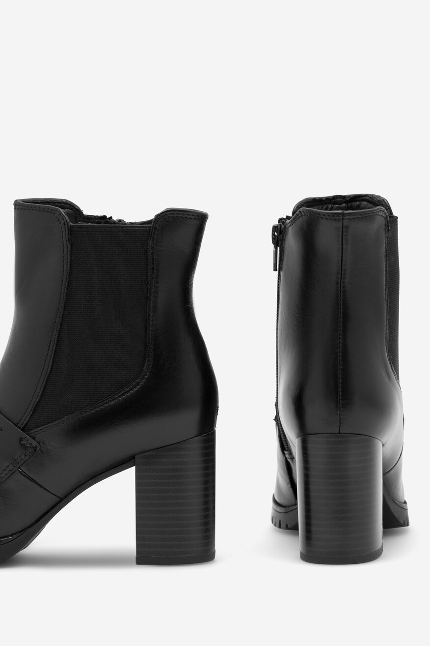 Botki skórzane na słupku