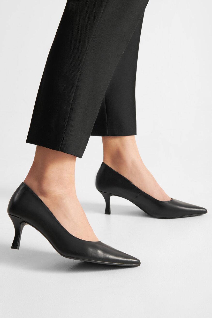 Czółenka skórzane