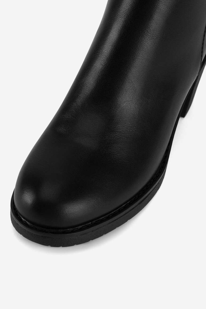 Botki ocieplane na słupku