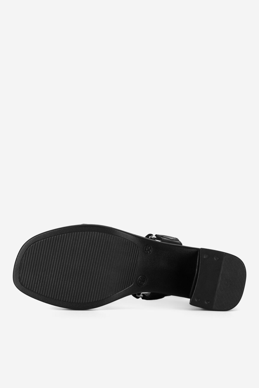 Sandały skórzane na słupku