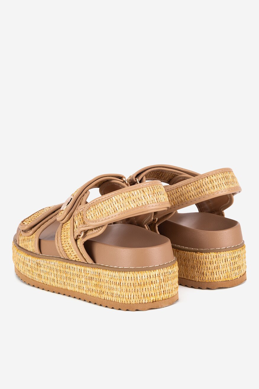 Sandały na platformie