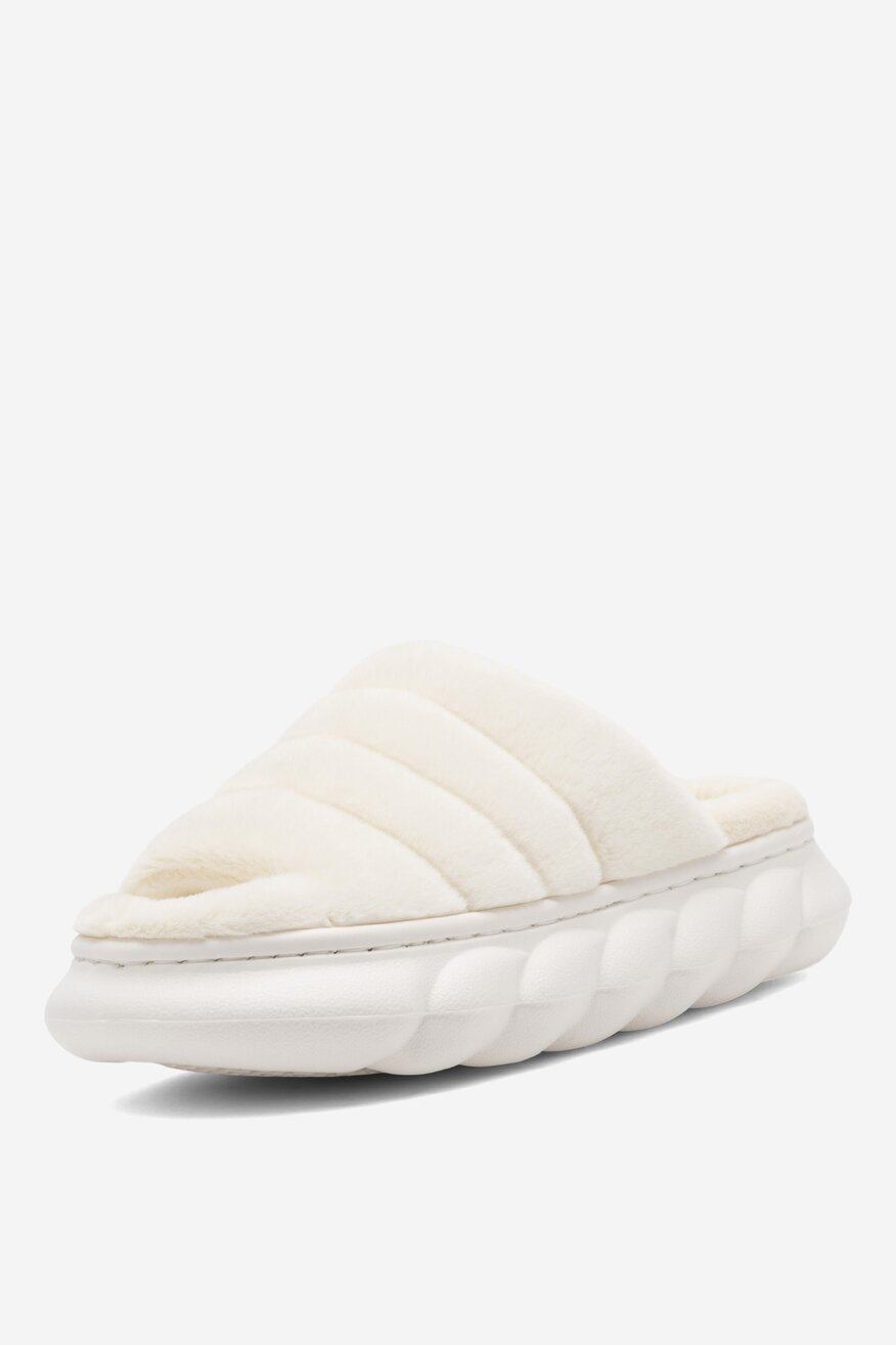 Kapcie na platformie