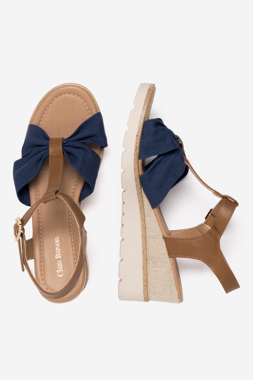 Sandały na koturnie