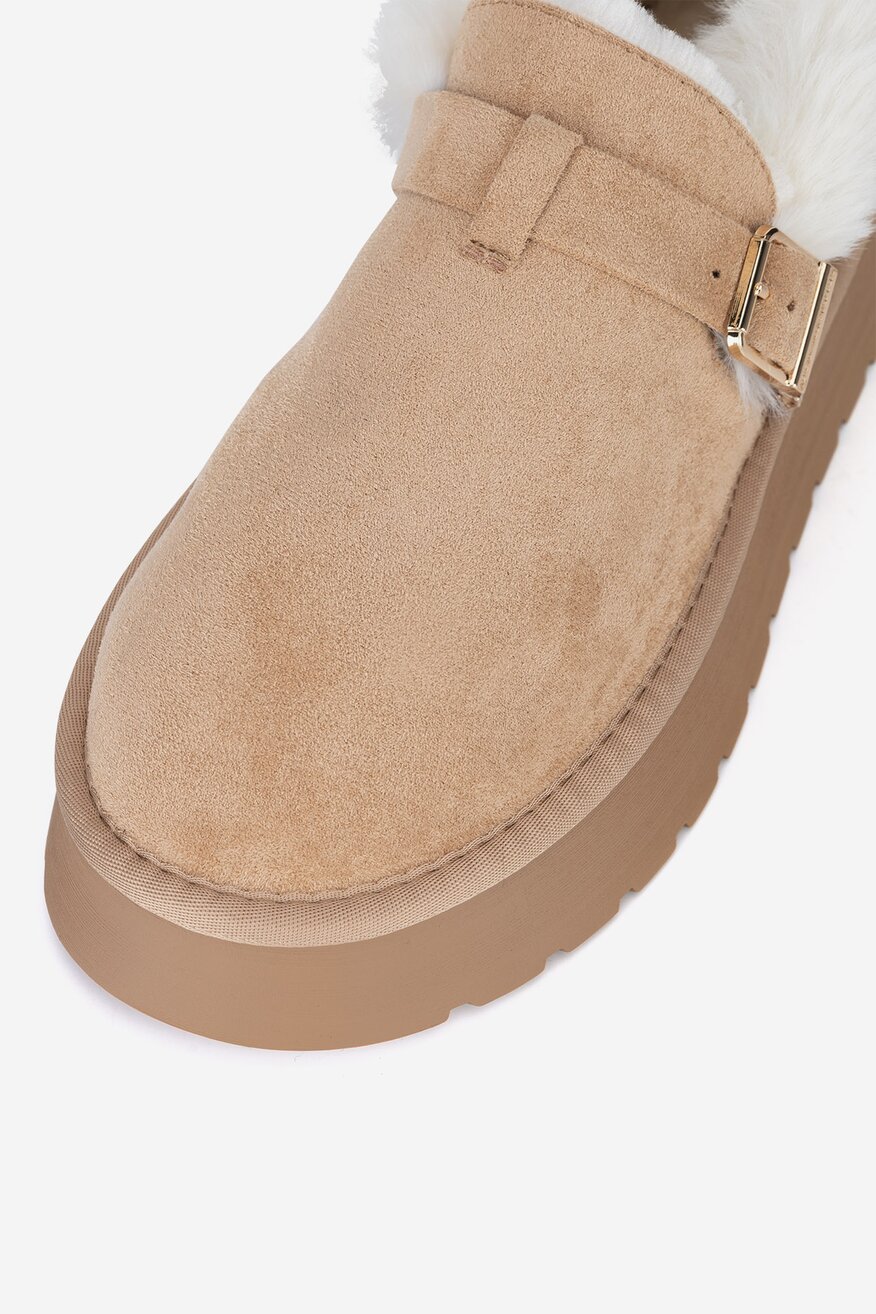 Kapcie na platformie