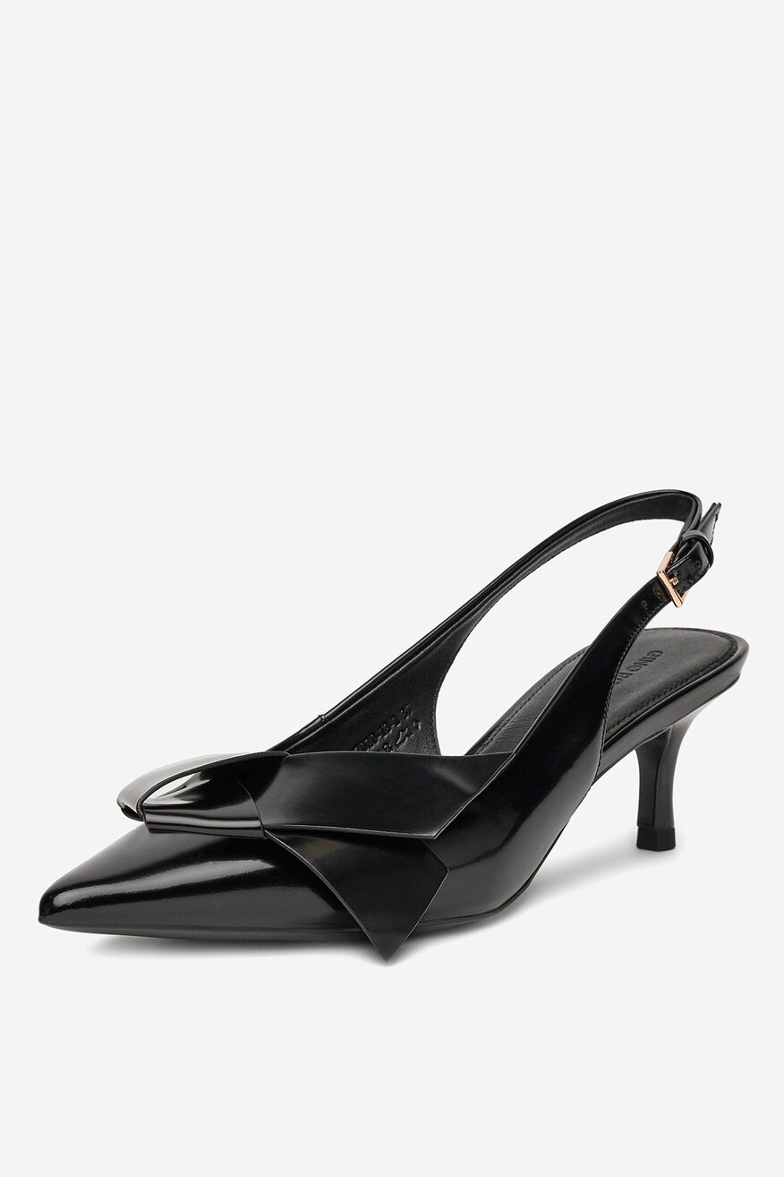 Czółenka skórzane