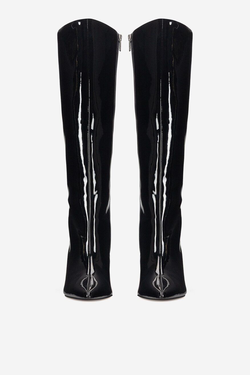 Kozaki lakierowane na słupku