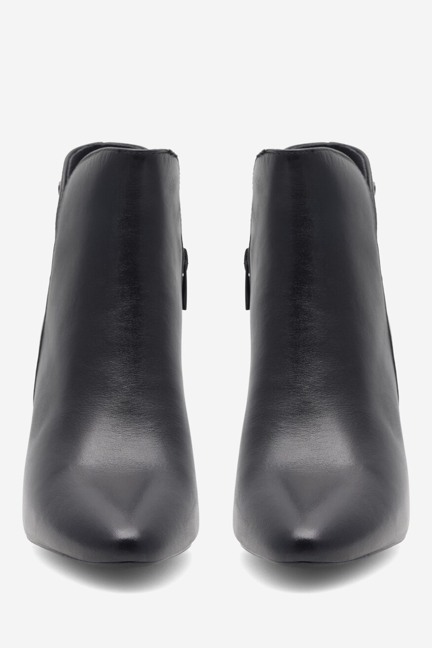 Botki skórzane na słupku