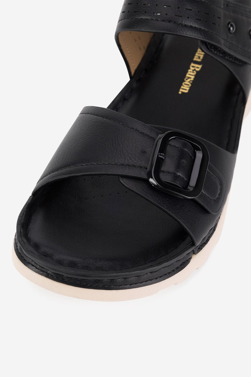 Sandały na koturnie