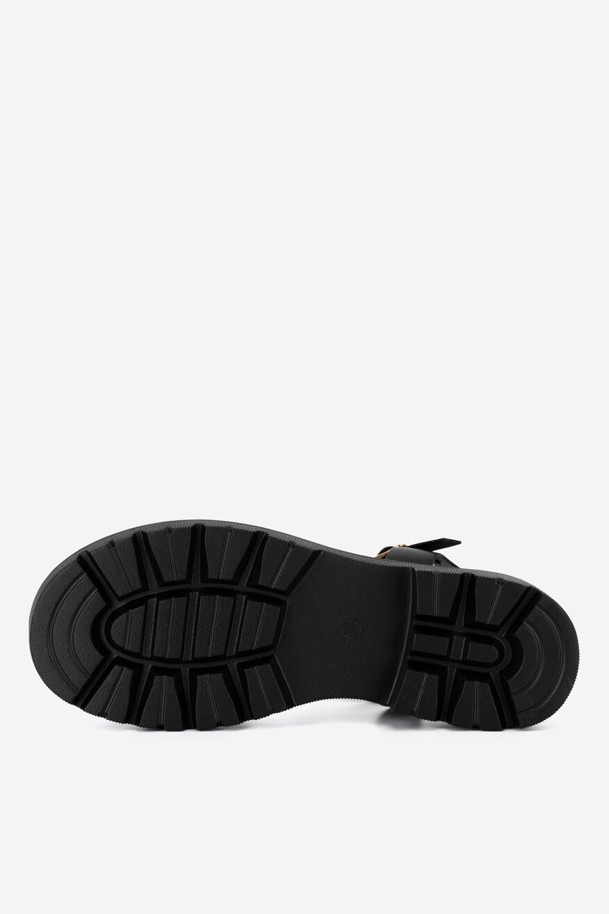 Sandały na grubej podeszwie