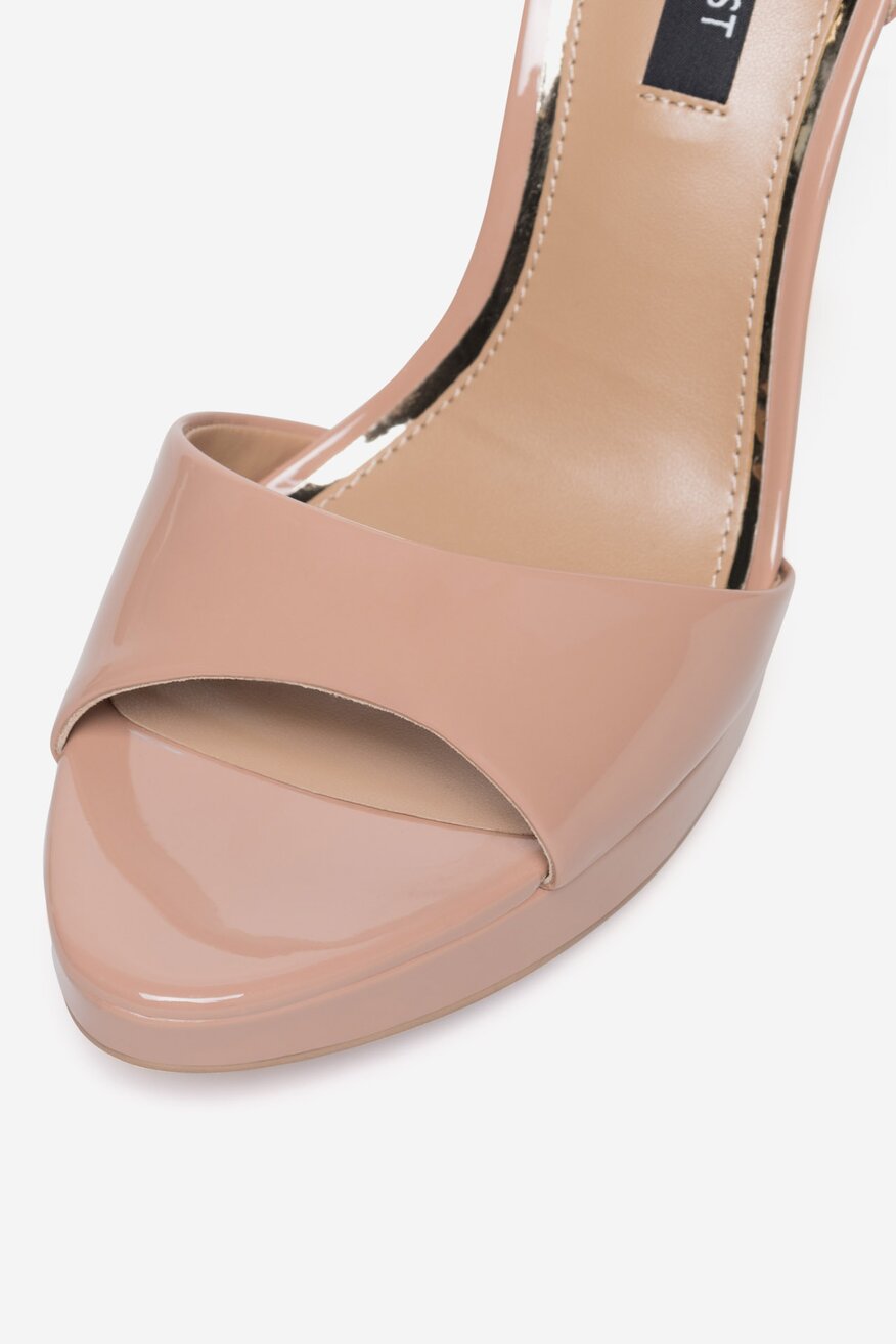 Sandały na szpilce
