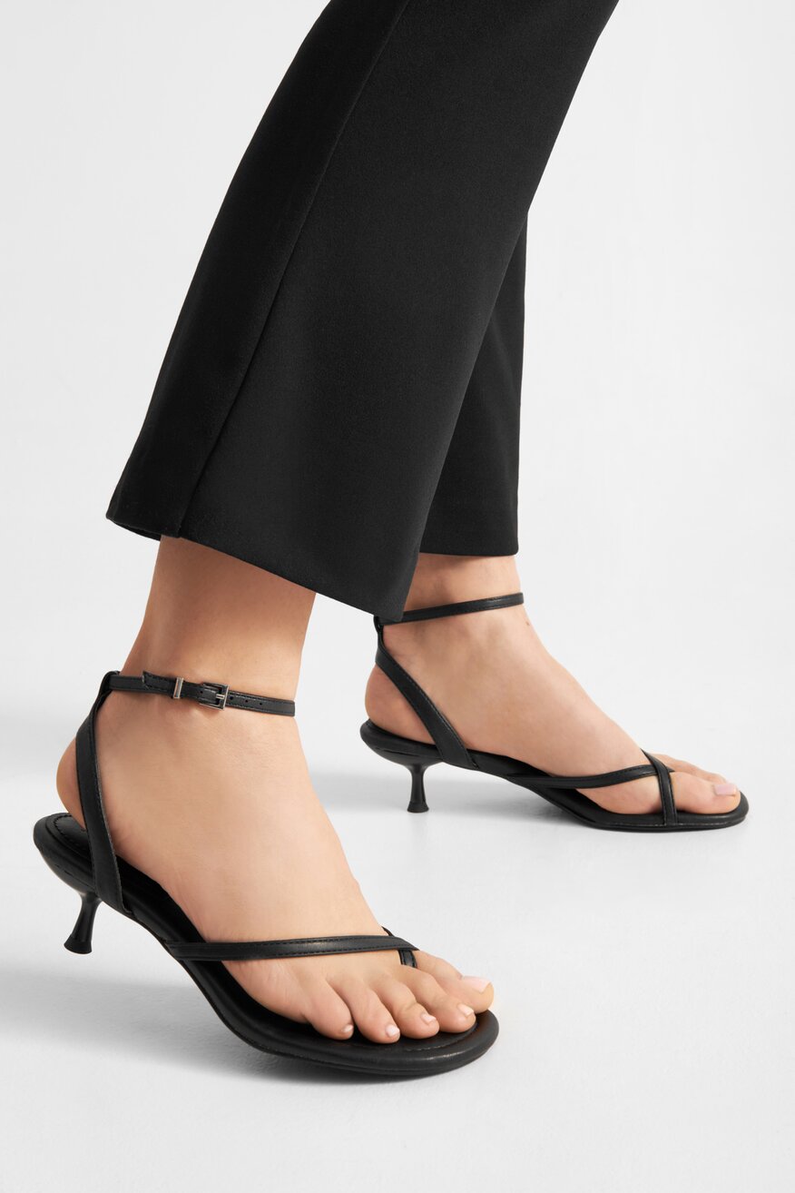 Sandały na obcasie