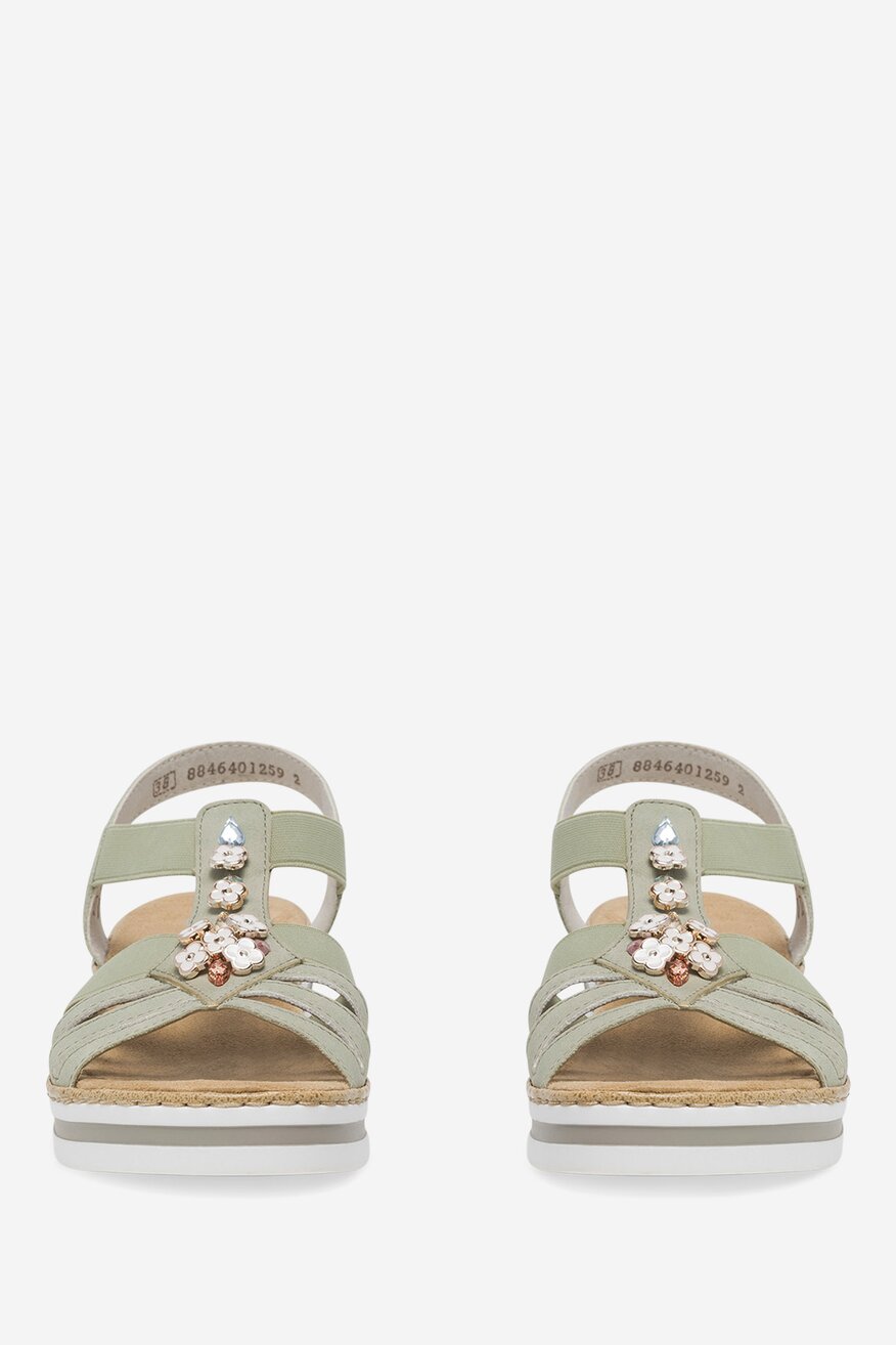 Sandały na koturnie