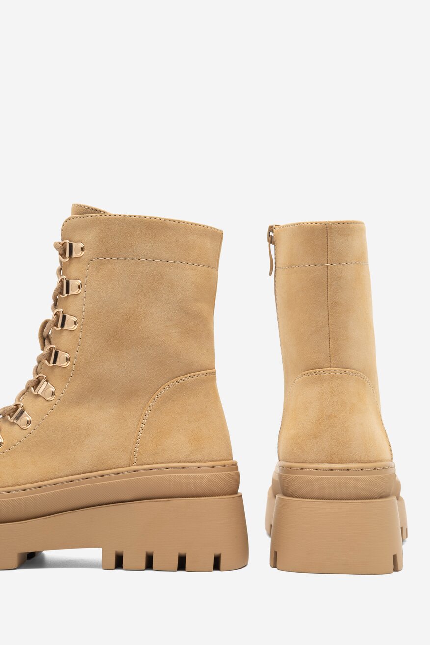 Trzewiki na grubej podeszwie