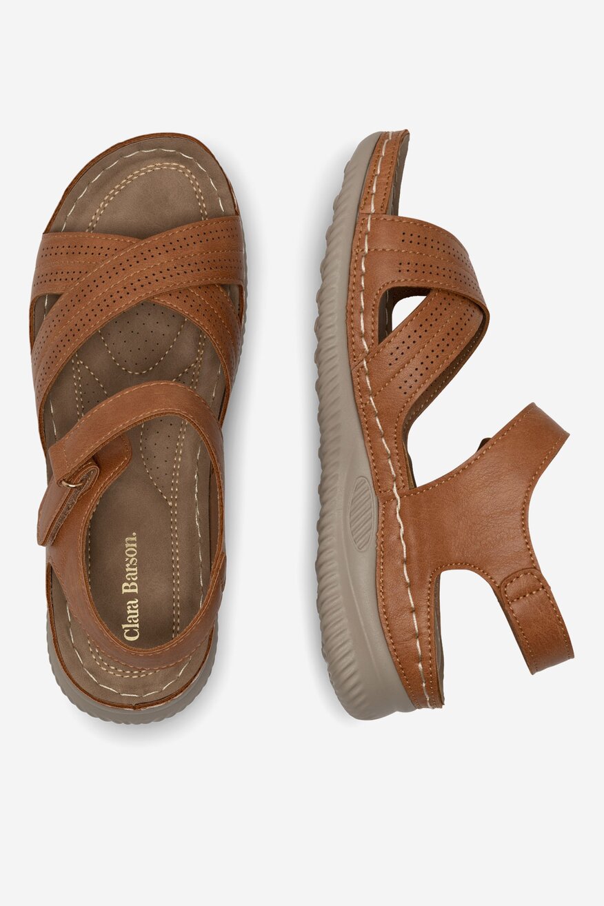 Sandały na koturnie