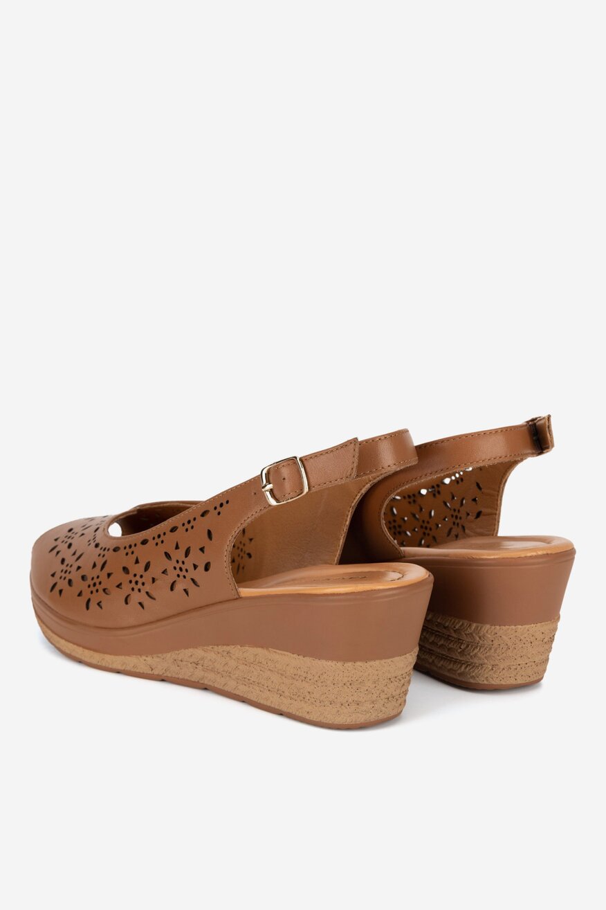 Sandały skórzane na koturnie