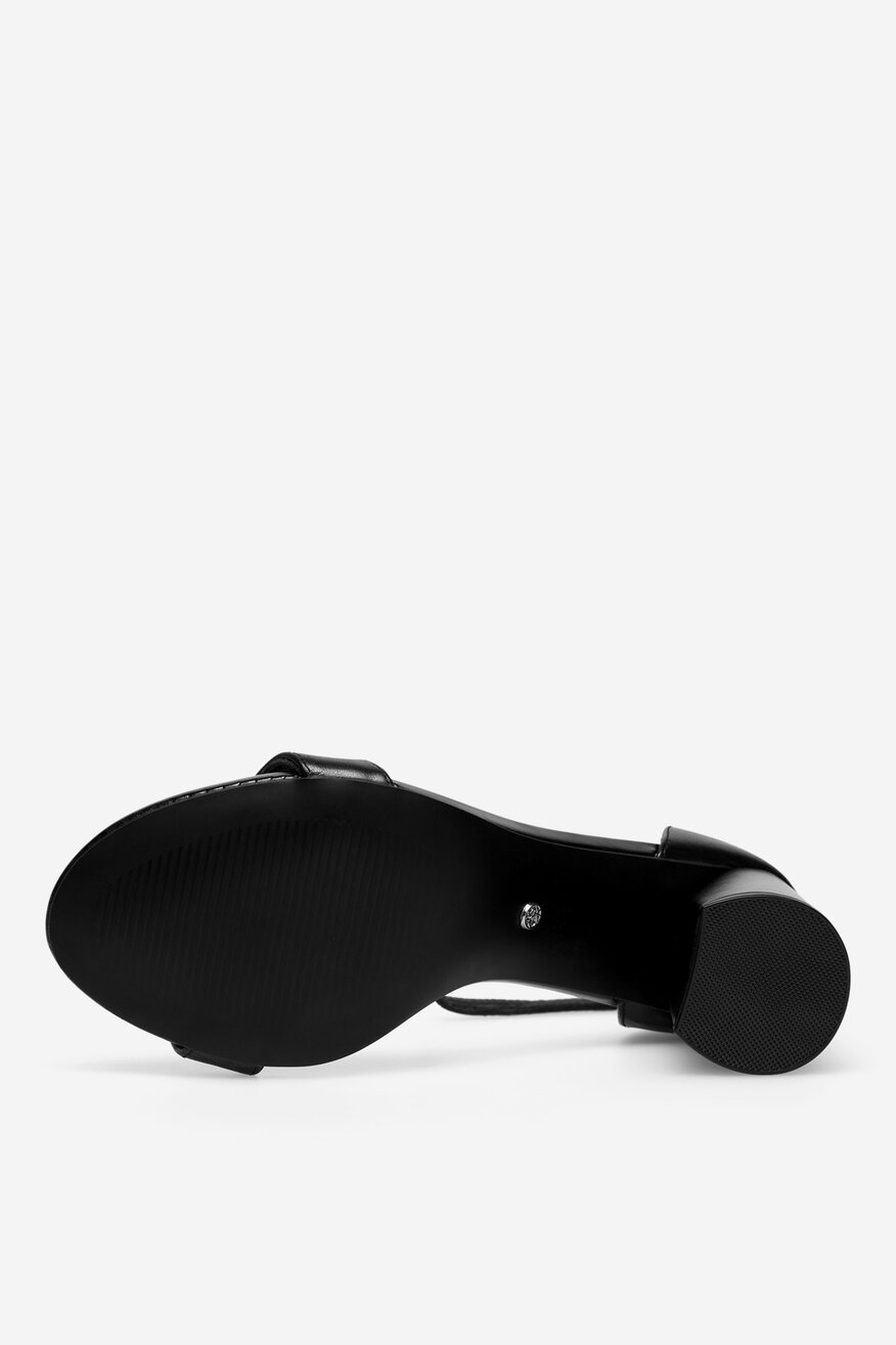 Sandały skórzane na słupku