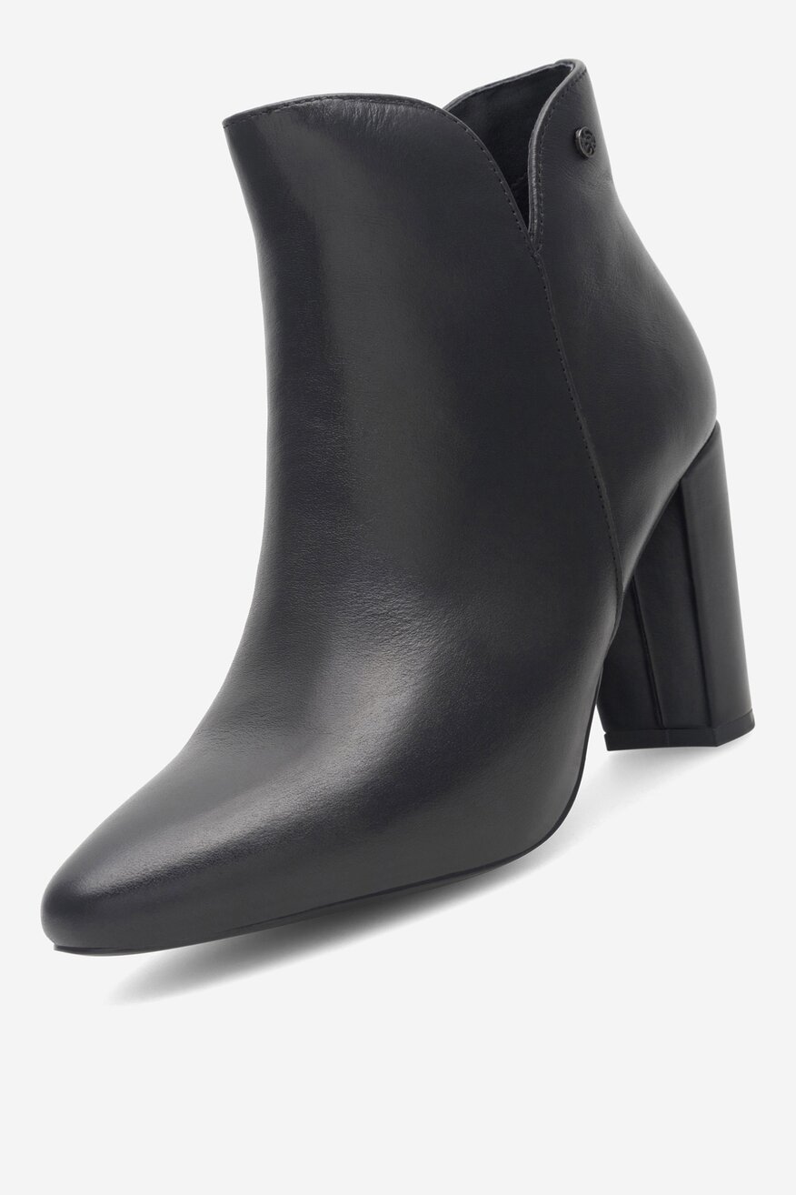 Botki skórzane na słupku