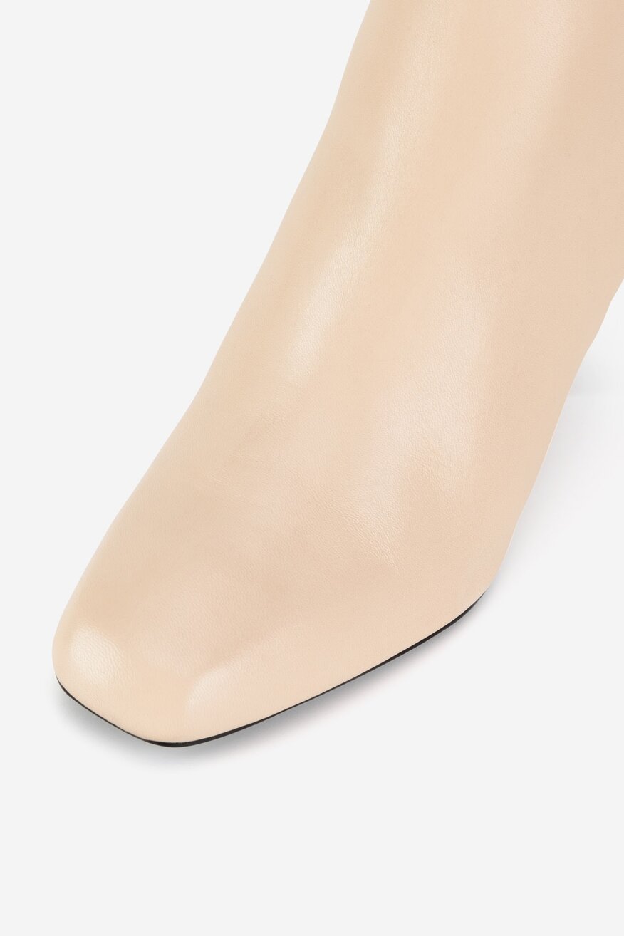 Botki skórzane na słupku