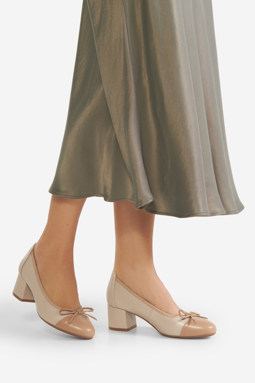 Czółenka skórzane