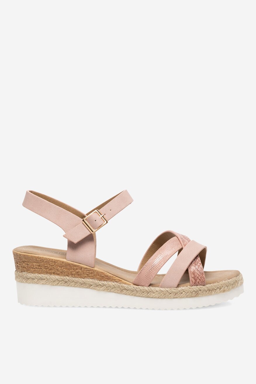 Sandały na koturnie