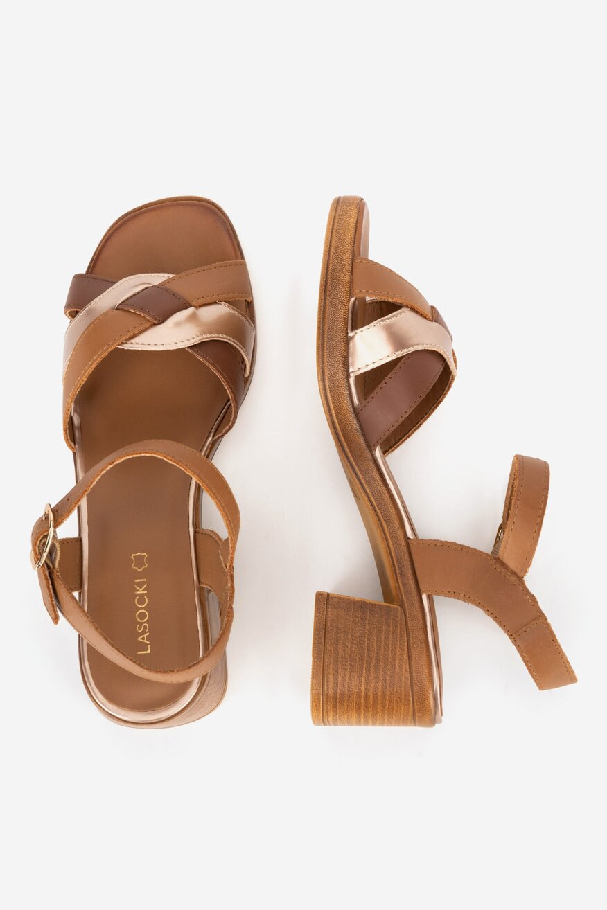 Sandały skórzane na obcasie