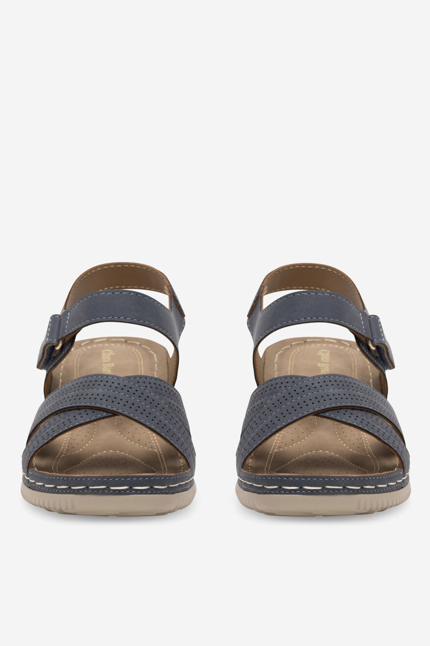 Sandały na koturnie