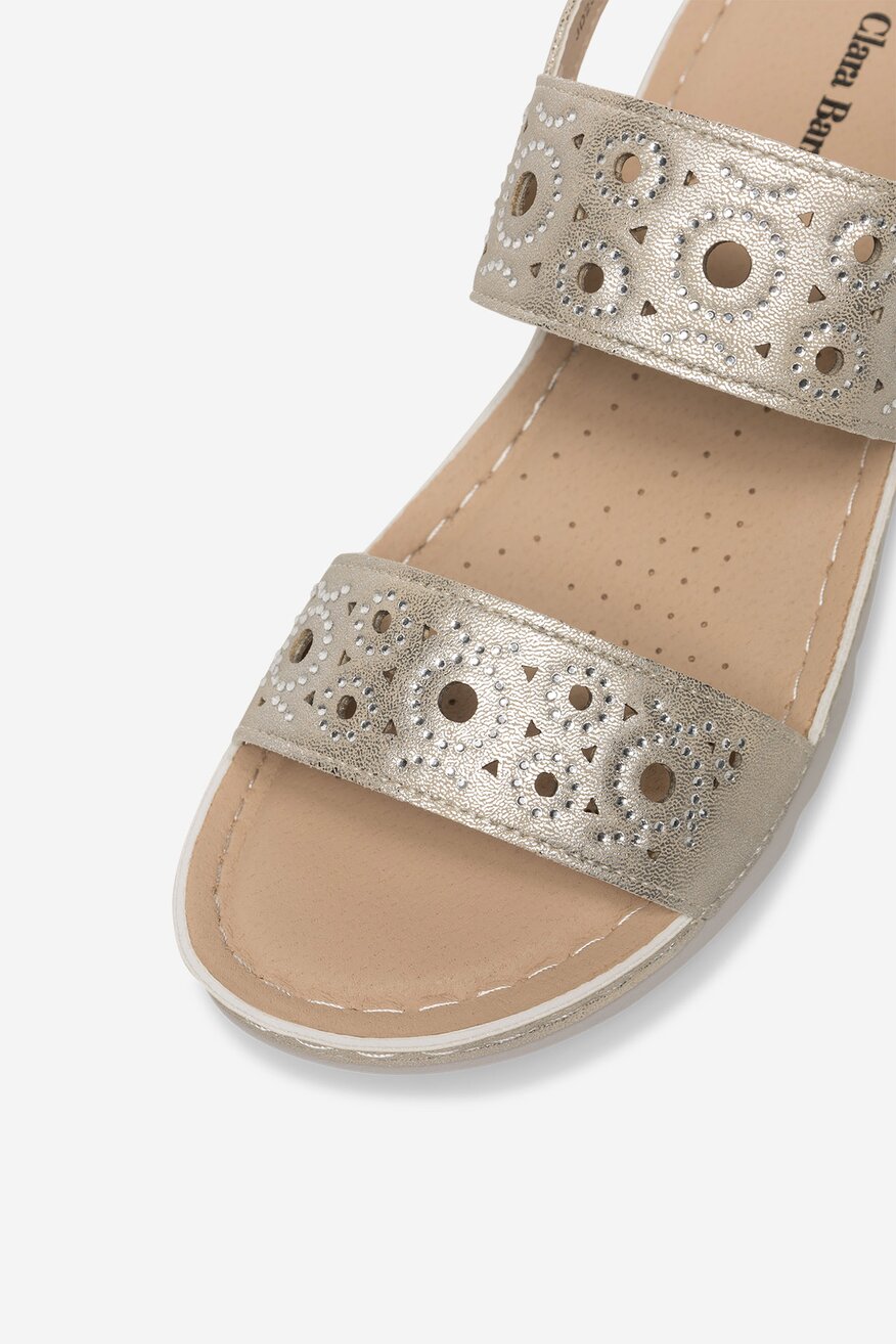 Sandały na koturnie