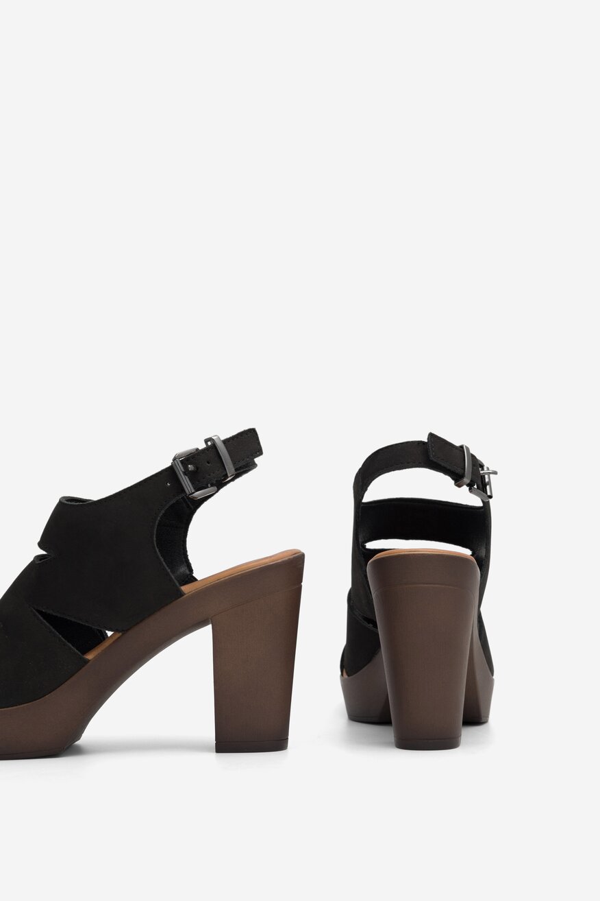 Sandały skórzane na słupku