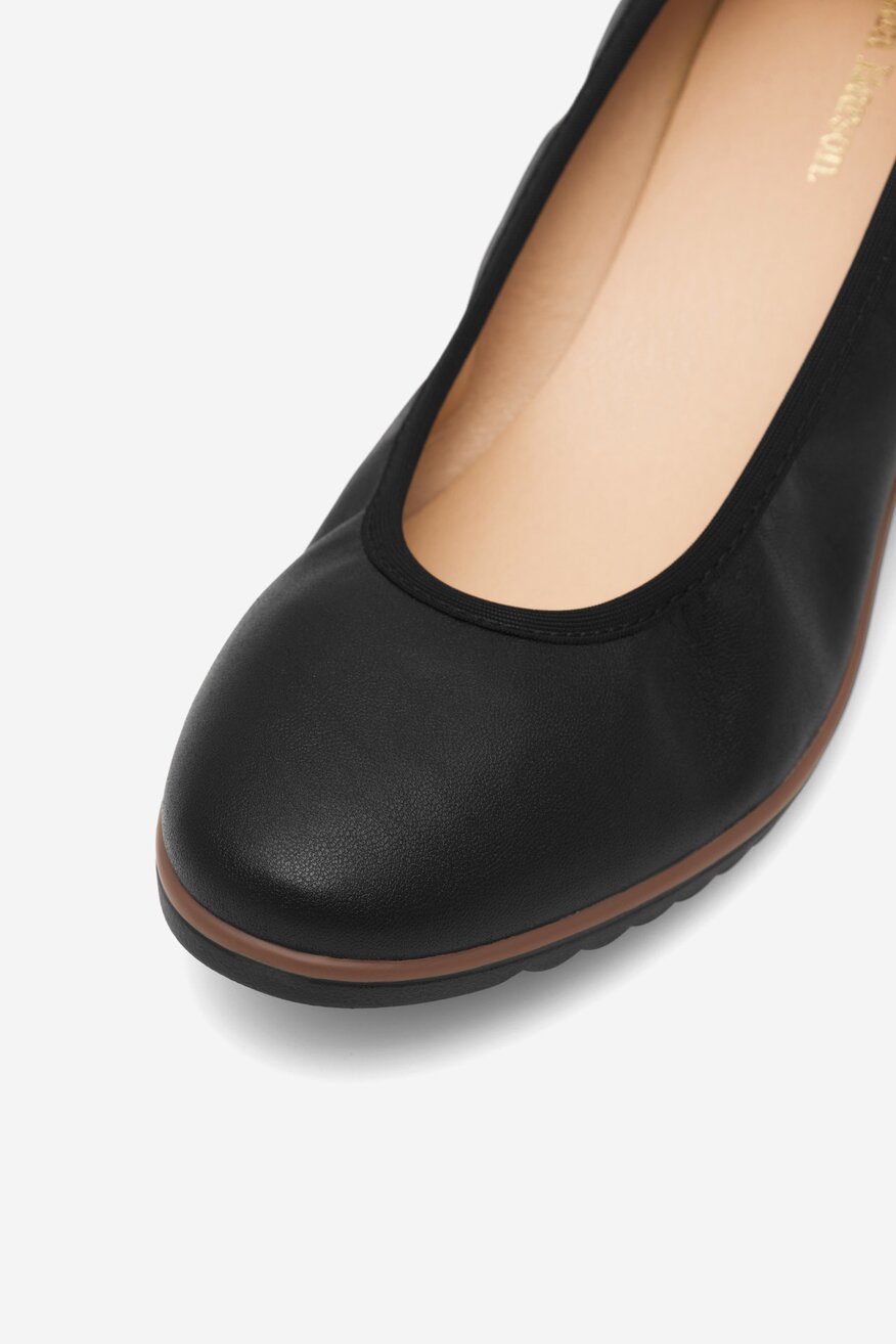 Czółenka na koturnie