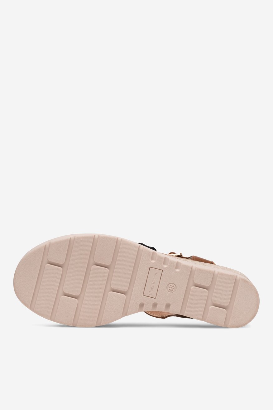 Sandały na koturnie