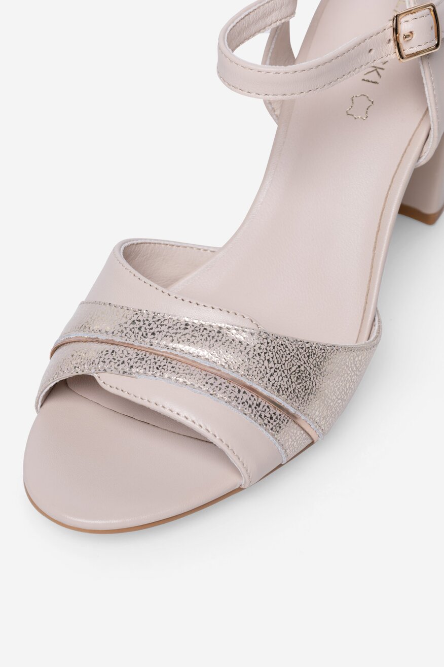 Sandały skórzane na słupku